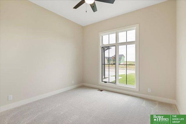 5924 N 208 Street, Elkhorn, NE 68022