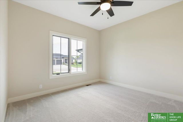 5924 N 208 Street, Elkhorn, NE 68022