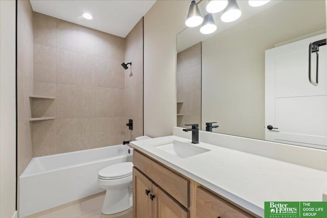 5924 N 208 Street, Elkhorn, NE 68022