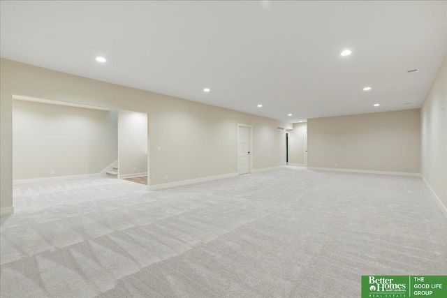 5924 N 208 Street, Elkhorn, NE 68022