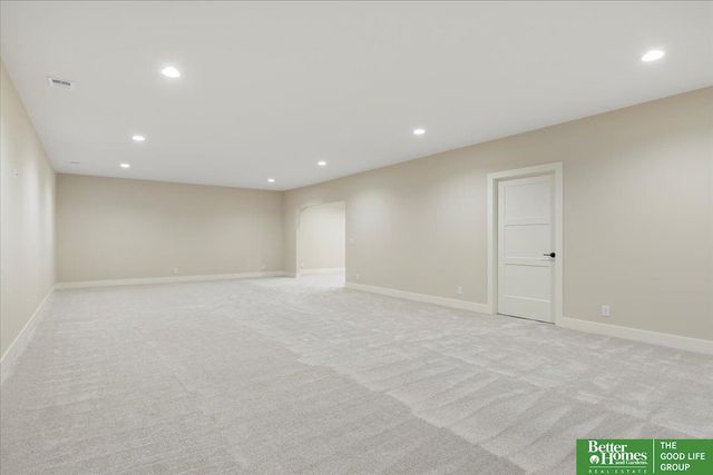 5924 N 208 Street, Elkhorn, NE 68022