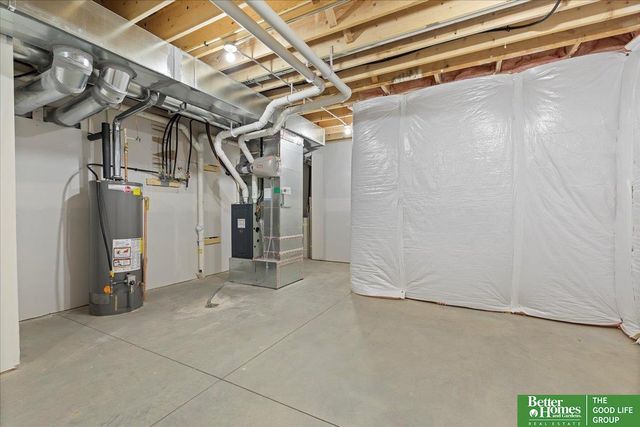 5924 N 208 Street, Elkhorn, NE 68022