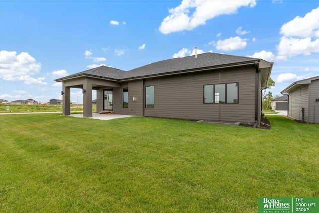 5924 N 208 Street, Elkhorn, NE 68022