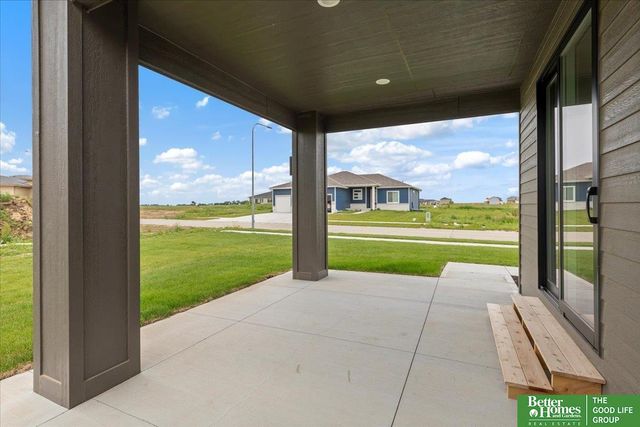 5924 N 208 Street, Elkhorn, NE 68022