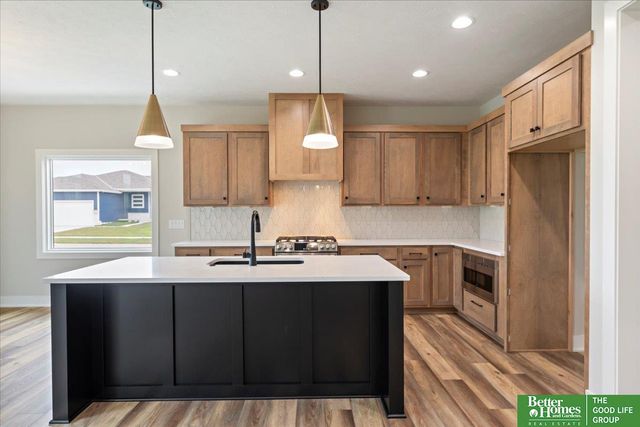 5924 N 208 Street, Elkhorn, NE 68022