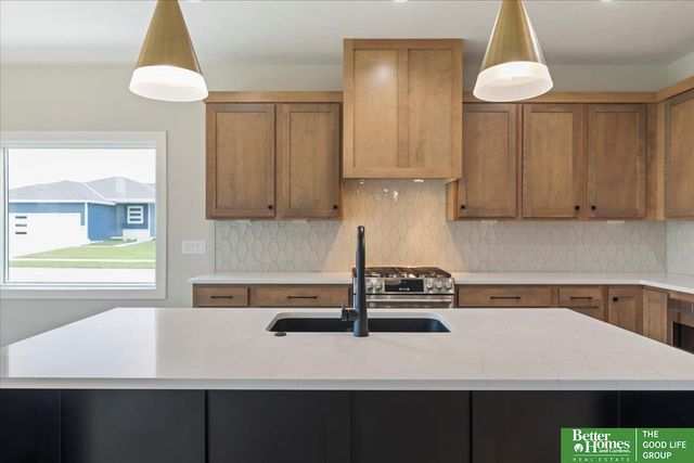 5924 N 208 Street, Elkhorn, NE 68022