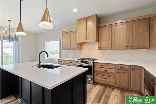 5924 N 208 Street, Elkhorn, NE 68022