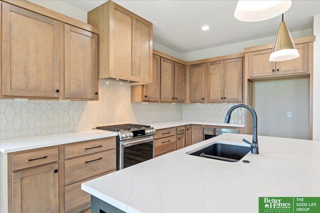 5924 N 208 Street, Elkhorn, NE 68022