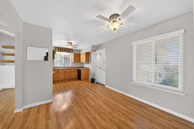 1091 Stanford Avenue, Clovis, CA 93611