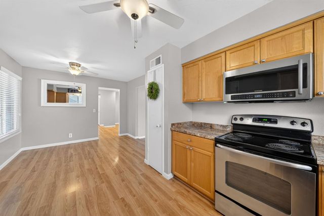 1091 Stanford Avenue, Clovis, CA 93611