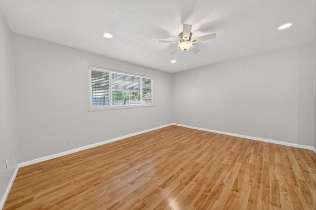 1091 Stanford Avenue, Clovis, CA 93611