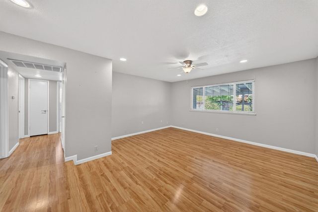 1091 Stanford Avenue, Clovis, CA 93611