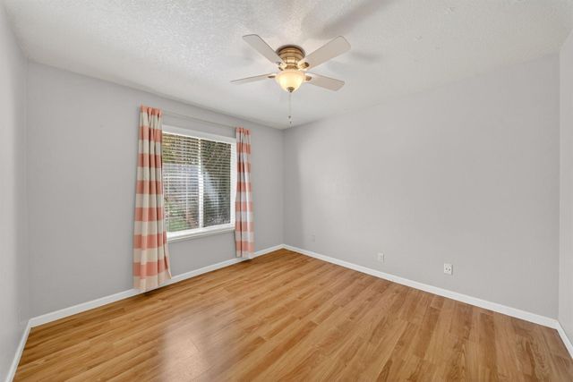 1091 Stanford Avenue, Clovis, CA 93611