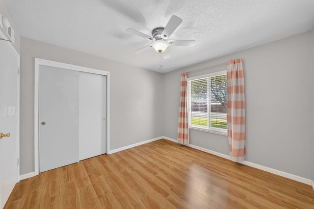 1091 Stanford Avenue, Clovis, CA 93611