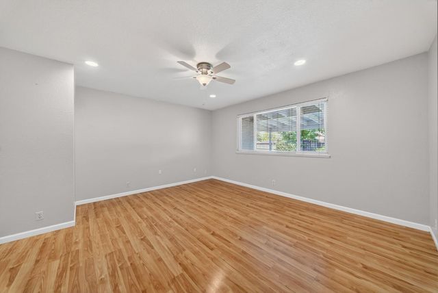 1091 Stanford Avenue, Clovis, CA 93611