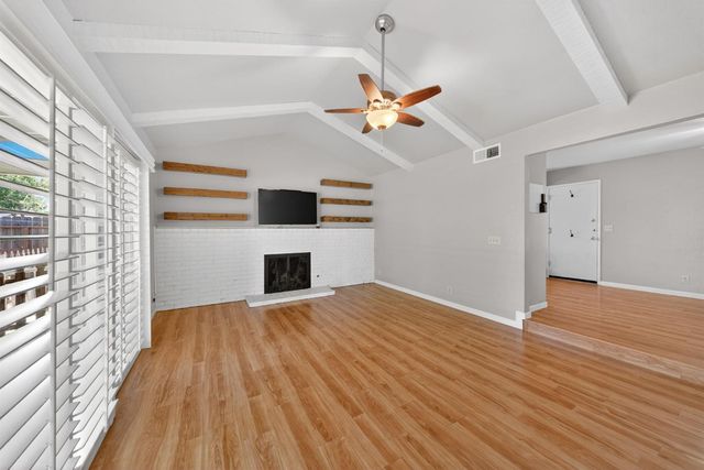 1091 Stanford Avenue, Clovis, CA 93611