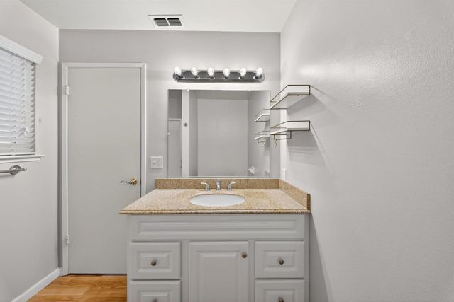 1091 Stanford Avenue, Clovis, CA 93611