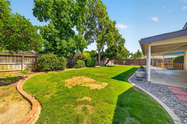 1091 Stanford Avenue, Clovis, CA 93611