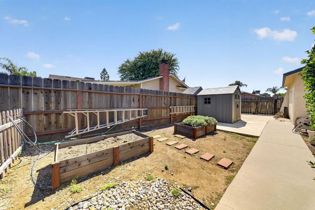 1091 Stanford Avenue, Clovis, CA 93611