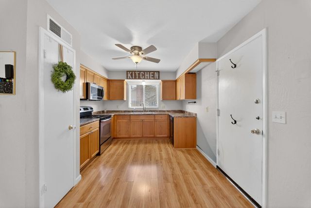 1091 Stanford Avenue, Clovis, CA 93611