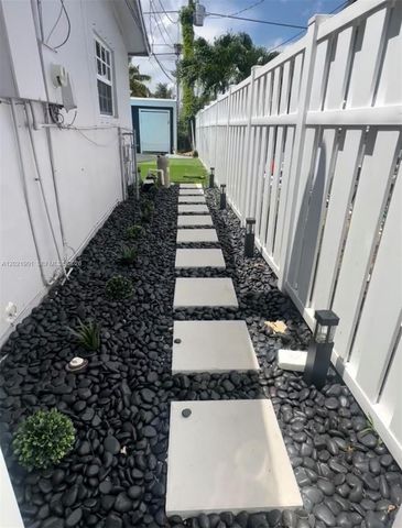 8531 NW 25th St, Sunrise, FL 33322