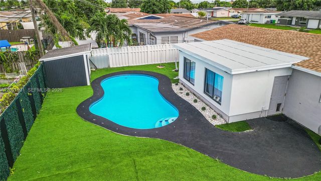 8531 NW 25th St, Sunrise, FL 33322