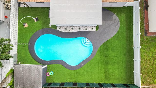 8531 NW 25th St, Sunrise, FL 33322