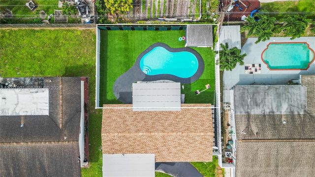 8531 NW 25th St, Sunrise, FL 33322