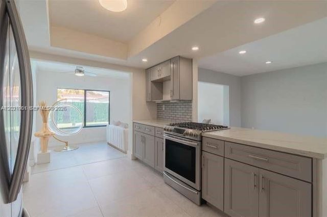 8531 NW 25th St, Sunrise, FL 33322
