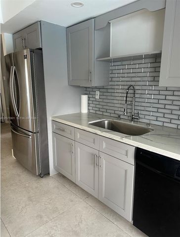 8531 NW 25th St, Sunrise, FL 33322