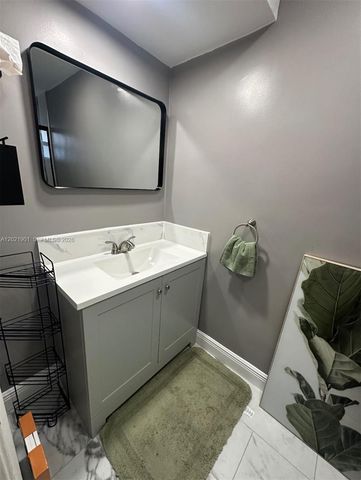 8531 NW 25th St, Sunrise, FL 33322