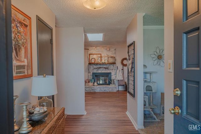 915 S Strathmore Avenue N, Lindsay, CA 93247