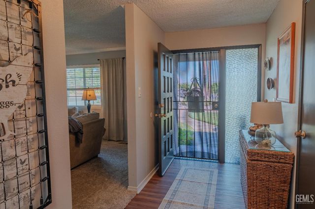 915 S Strathmore Avenue N, Lindsay, CA 93247