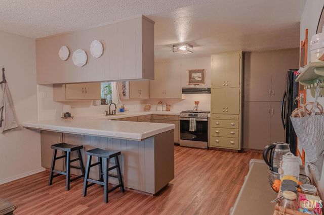 915 S Strathmore Avenue N, Lindsay, CA 93247