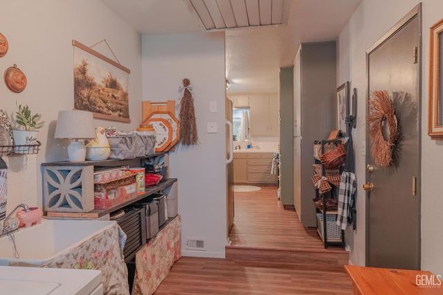 915 S Strathmore Avenue N, Lindsay, CA 93247