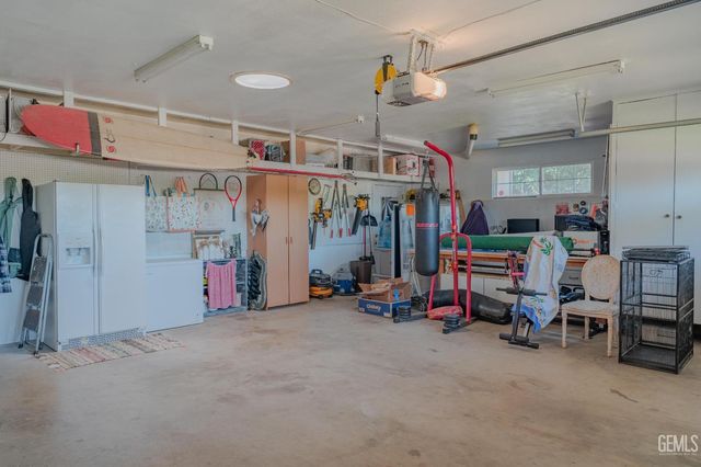 915 S Strathmore Avenue N, Lindsay, CA 93247