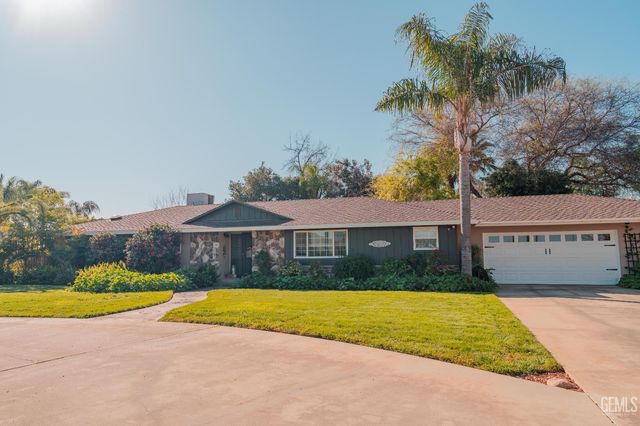 915 S Strathmore Avenue N, Lindsay, CA 93247