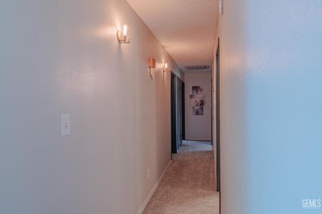 915 S Strathmore Avenue N, Lindsay, CA 93247