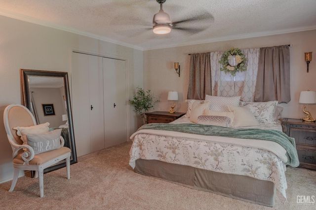 915 S Strathmore Avenue N, Lindsay, CA 93247