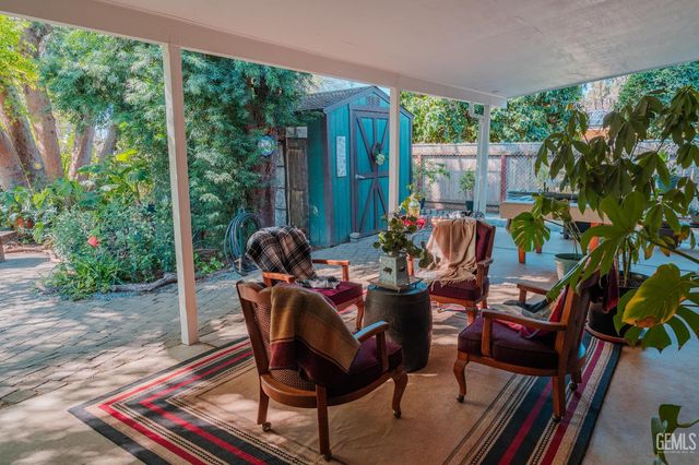 915 S Strathmore Avenue N, Lindsay, CA 93247