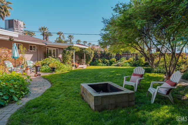 915 S Strathmore Avenue N, Lindsay, CA 93247