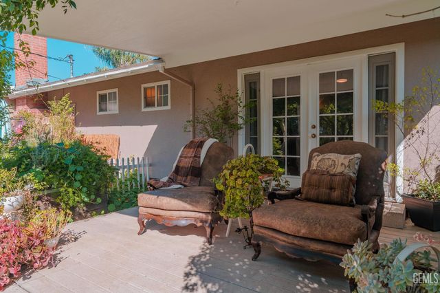 915 S Strathmore Avenue N, Lindsay, CA 93247