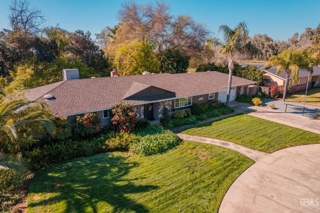 915 S Strathmore Avenue N, Lindsay, CA 93247