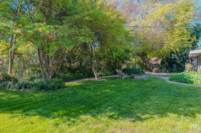 915 S Strathmore Avenue N, Lindsay, CA 93247