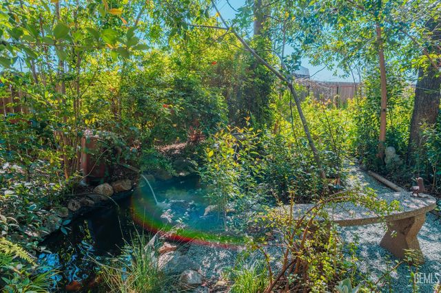 915 S Strathmore Avenue N, Lindsay, CA 93247