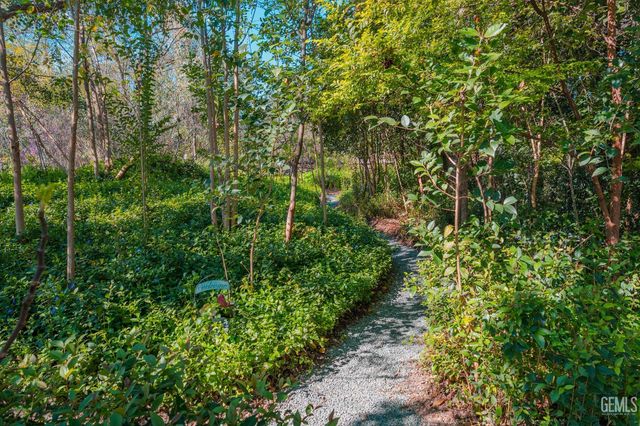 915 S Strathmore Avenue N, Lindsay, CA 93247