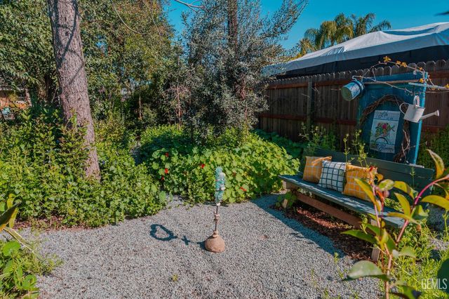 915 S Strathmore Avenue N, Lindsay, CA 93247