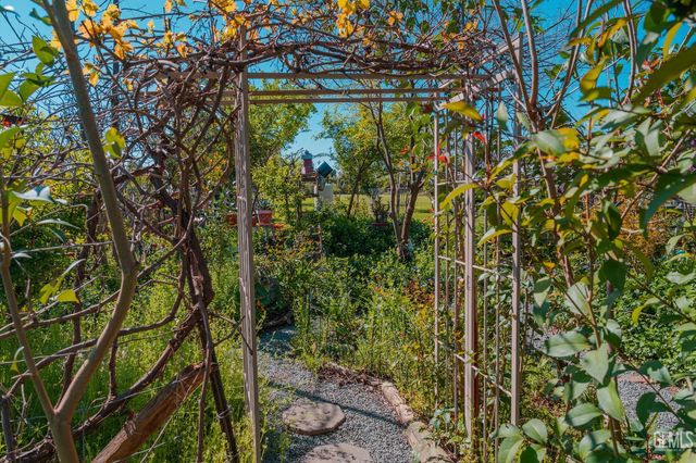 915 S Strathmore Avenue N, Lindsay, CA 93247