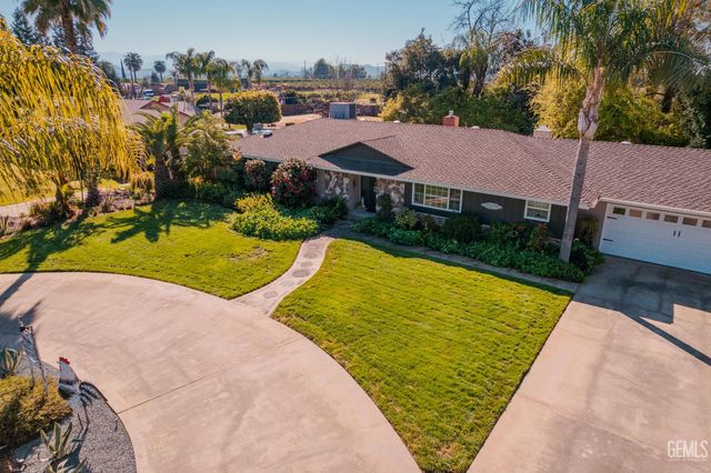 915 S Strathmore Avenue N, Lindsay, CA 93247