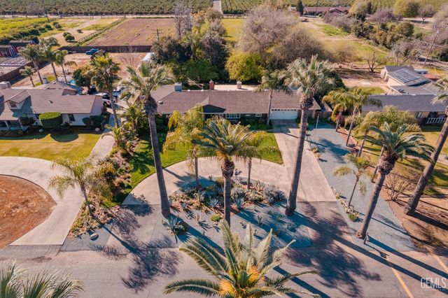 915 S Strathmore Avenue N, Lindsay, CA 93247